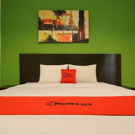 Reddoorz Plus @ Taman Siswa 2 Джокьякарта Экстерьер фото