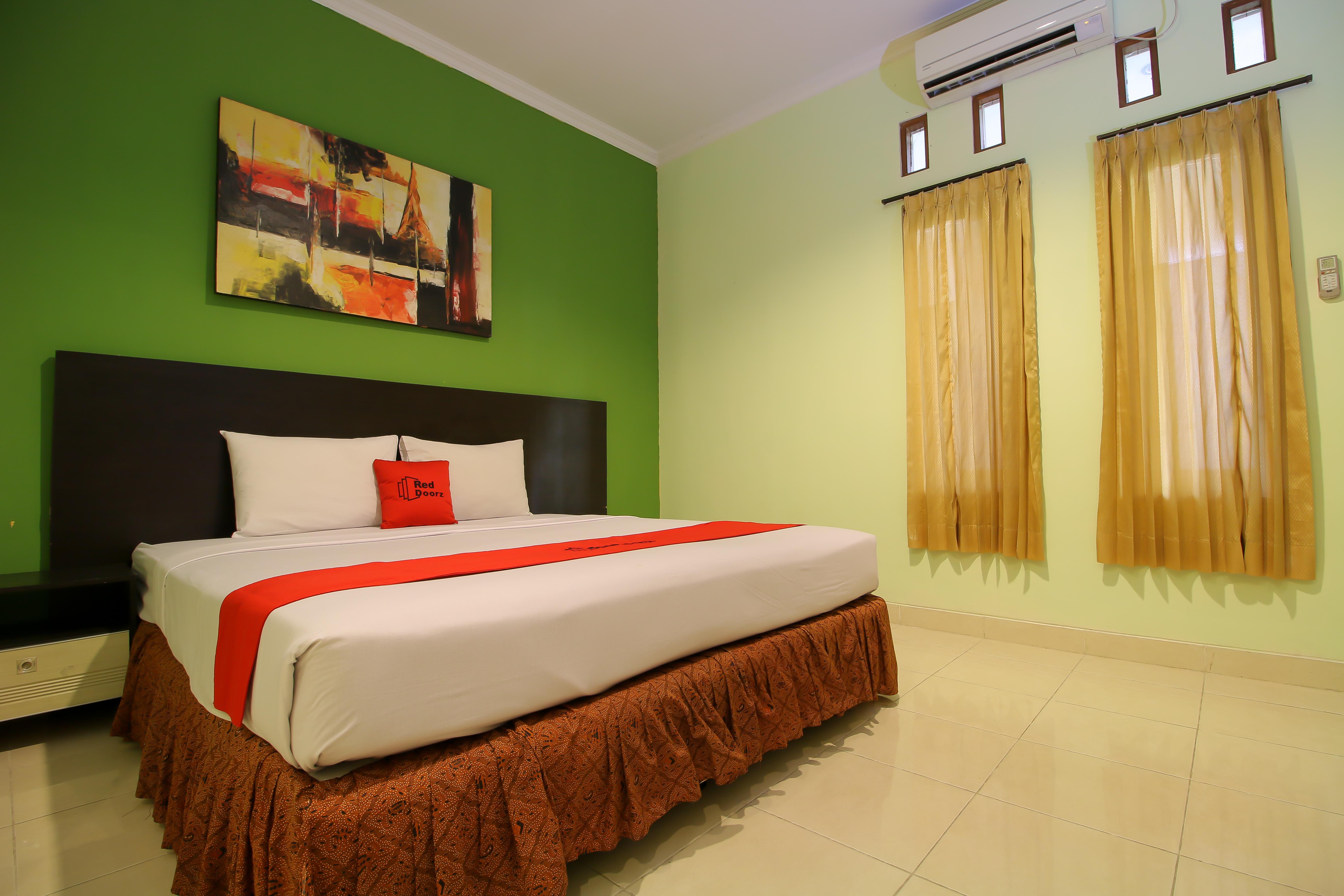 Reddoorz Plus @ Taman Siswa 2 Джокьякарта Экстерьер фото