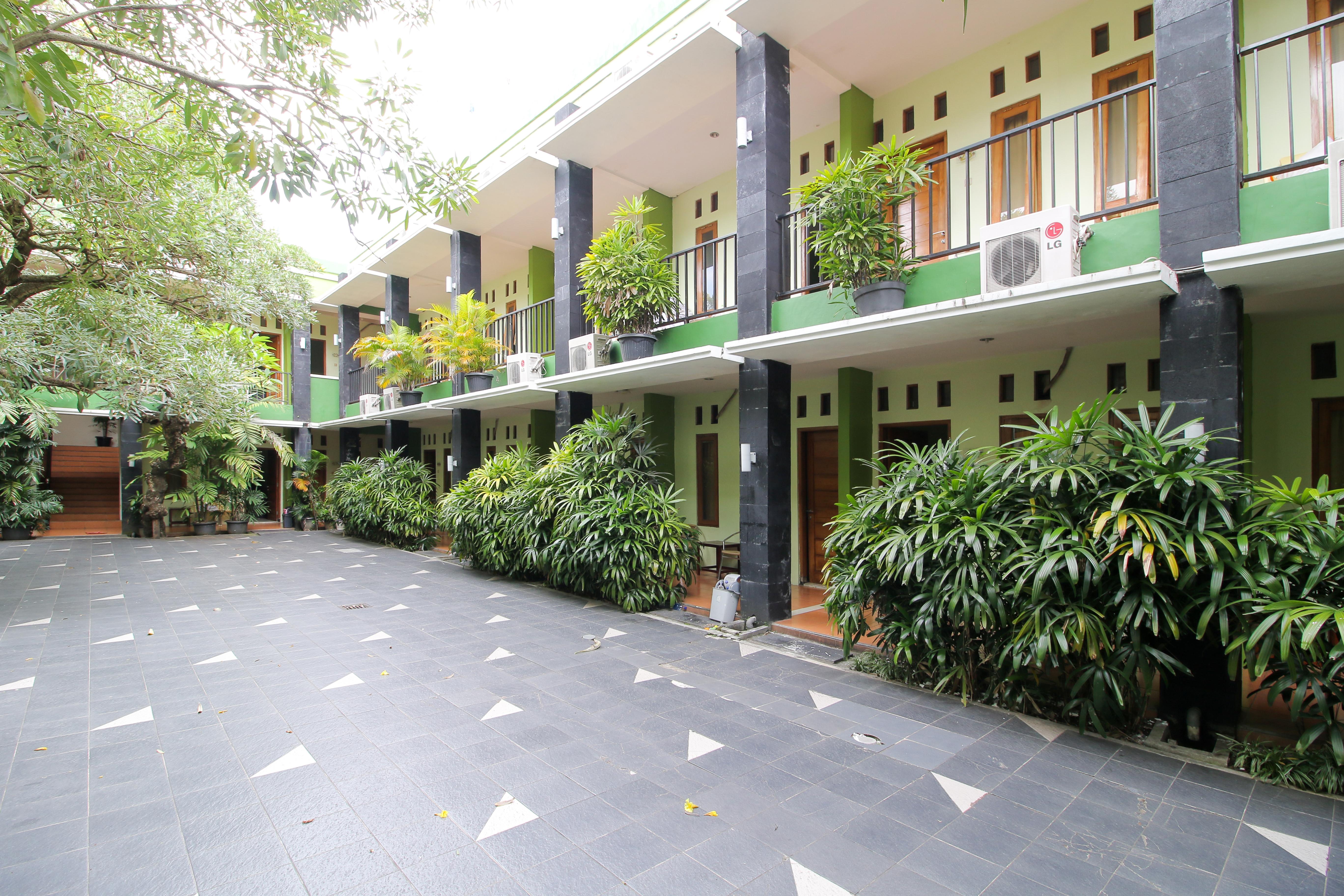 Reddoorz Plus @ Taman Siswa 2 Джокьякарта Экстерьер фото