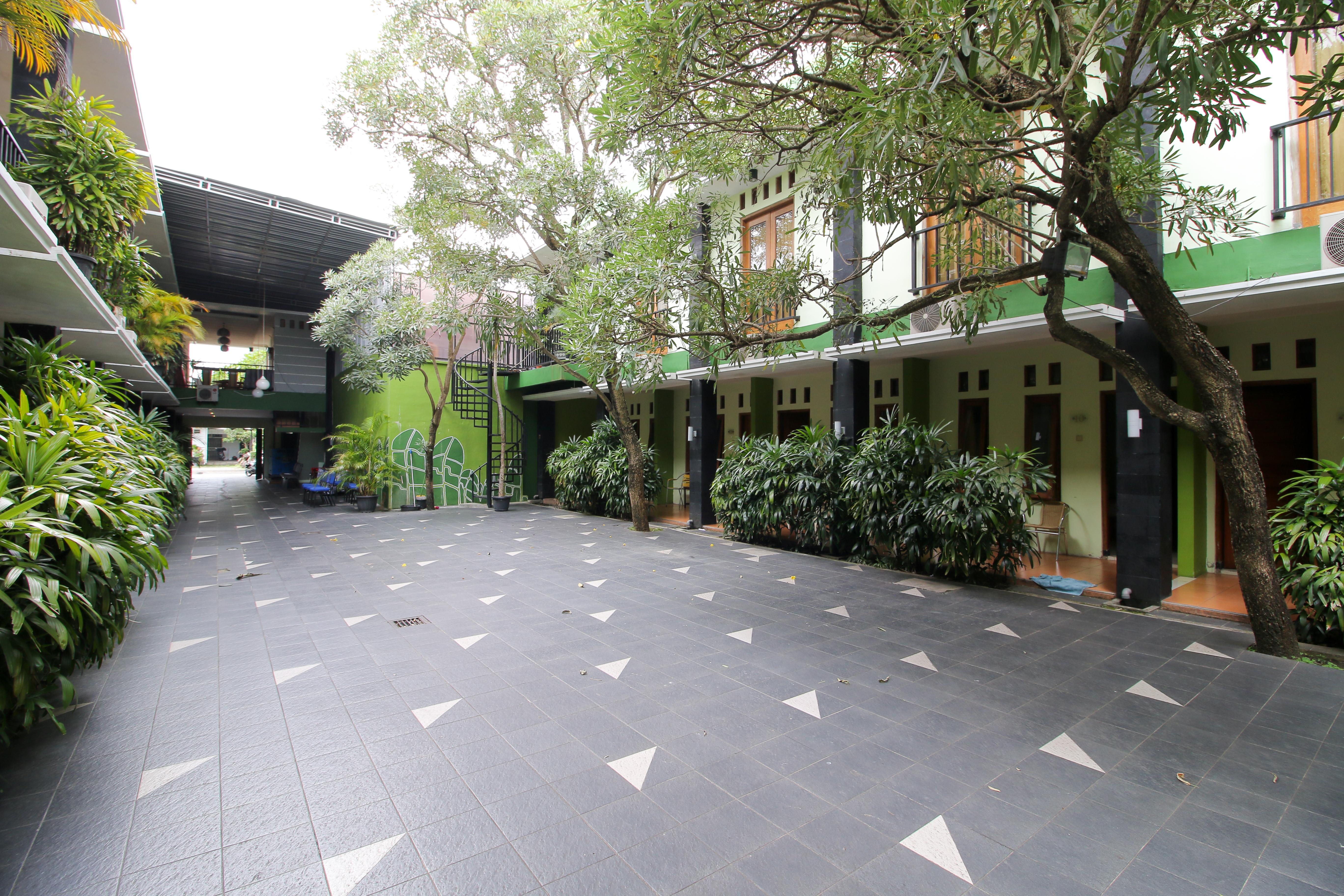 Reddoorz Plus @ Taman Siswa 2 Джокьякарта Экстерьер фото