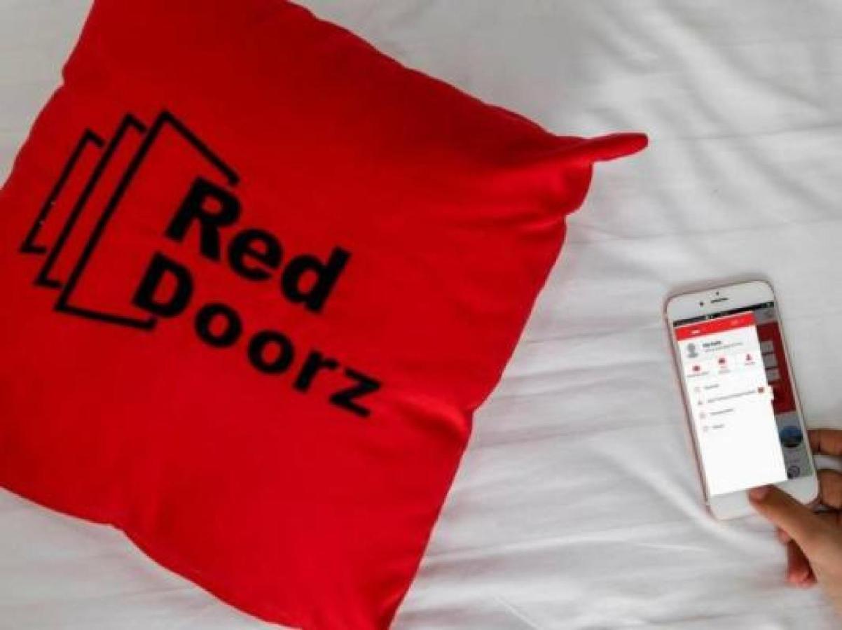 Reddoorz Plus @ Taman Siswa 2 Джокьякарта Экстерьер фото
